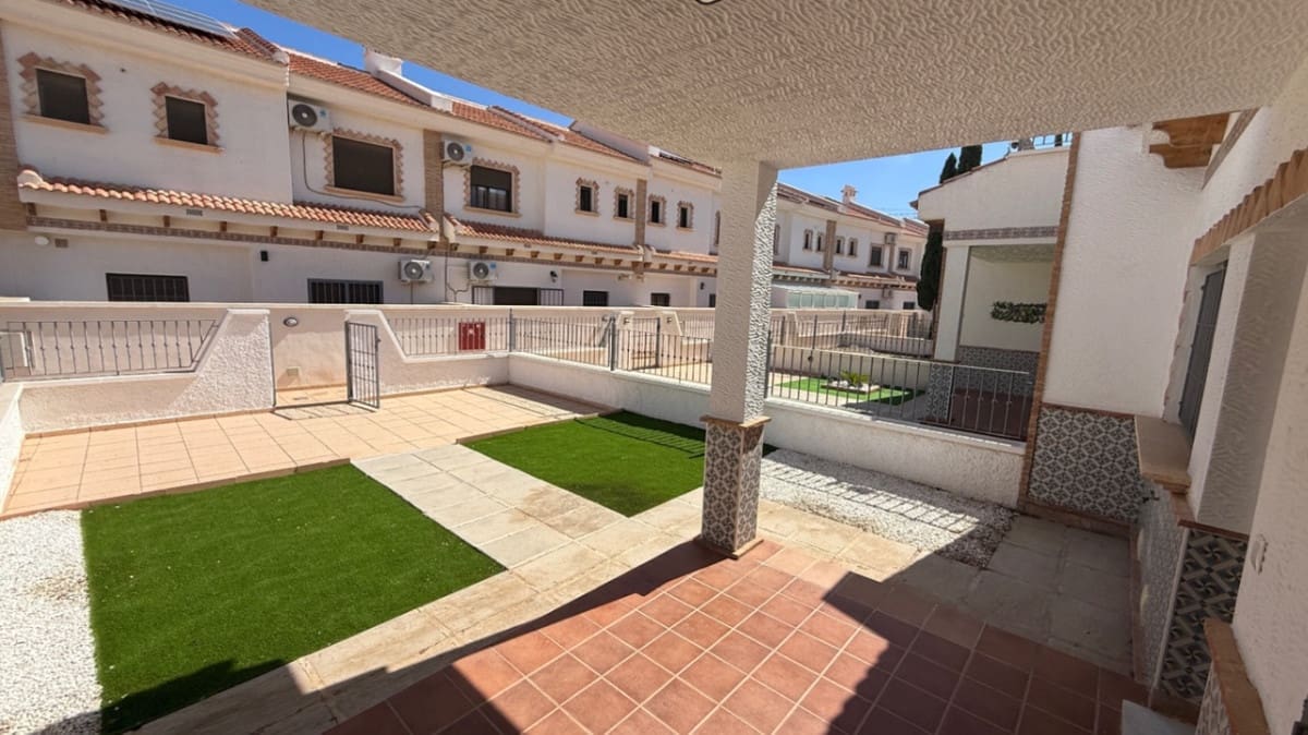 Casa de 3 habitaciones en San Miguel de Salinas en venta - 229.900 € (Ref: 9413340)
