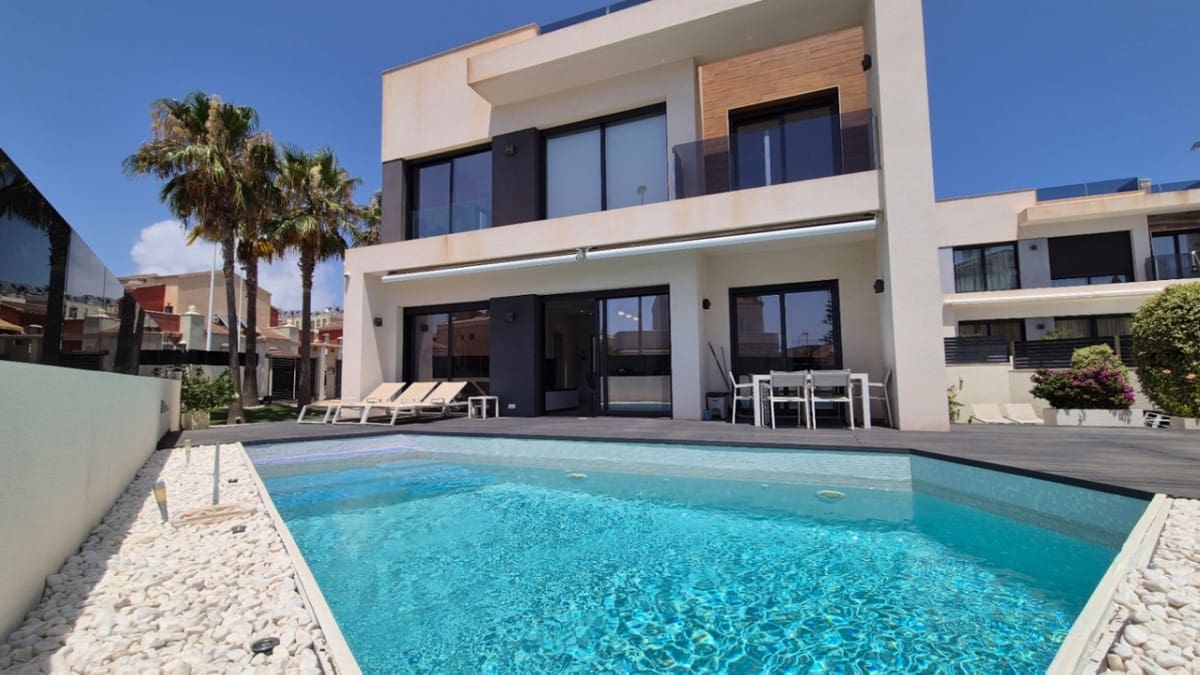 4 camera da letto Villa in vendita in Torrevieja - 785.000 € (Rif: 9413341)