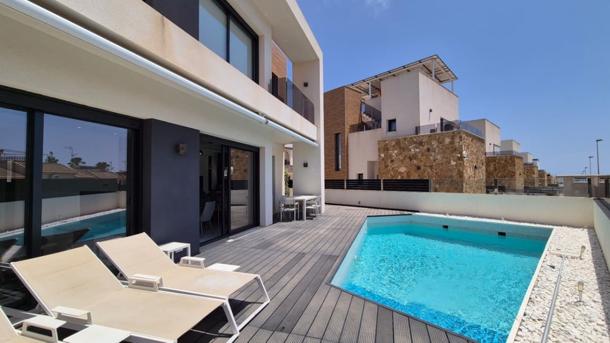4 camera da letto Villa in vendita in Torrevieja - 785.000 € (Rif: 9413341)