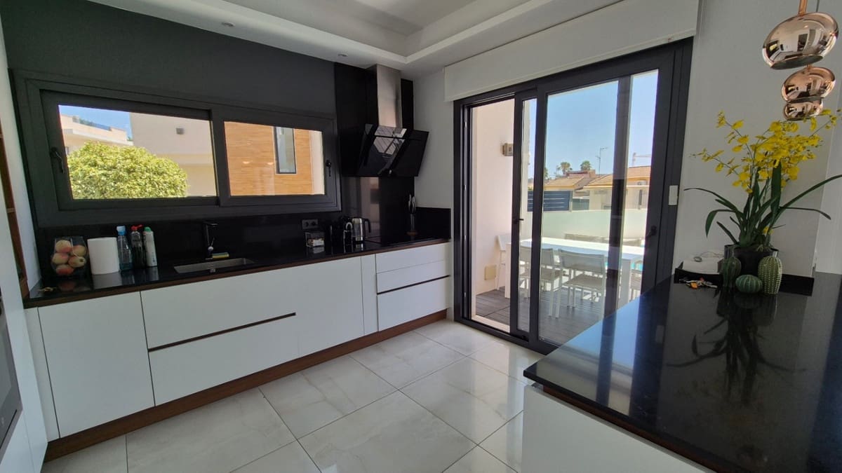 4 camera da letto Villa in vendita in Torrevieja - 785.000 € (Rif: 9413341)