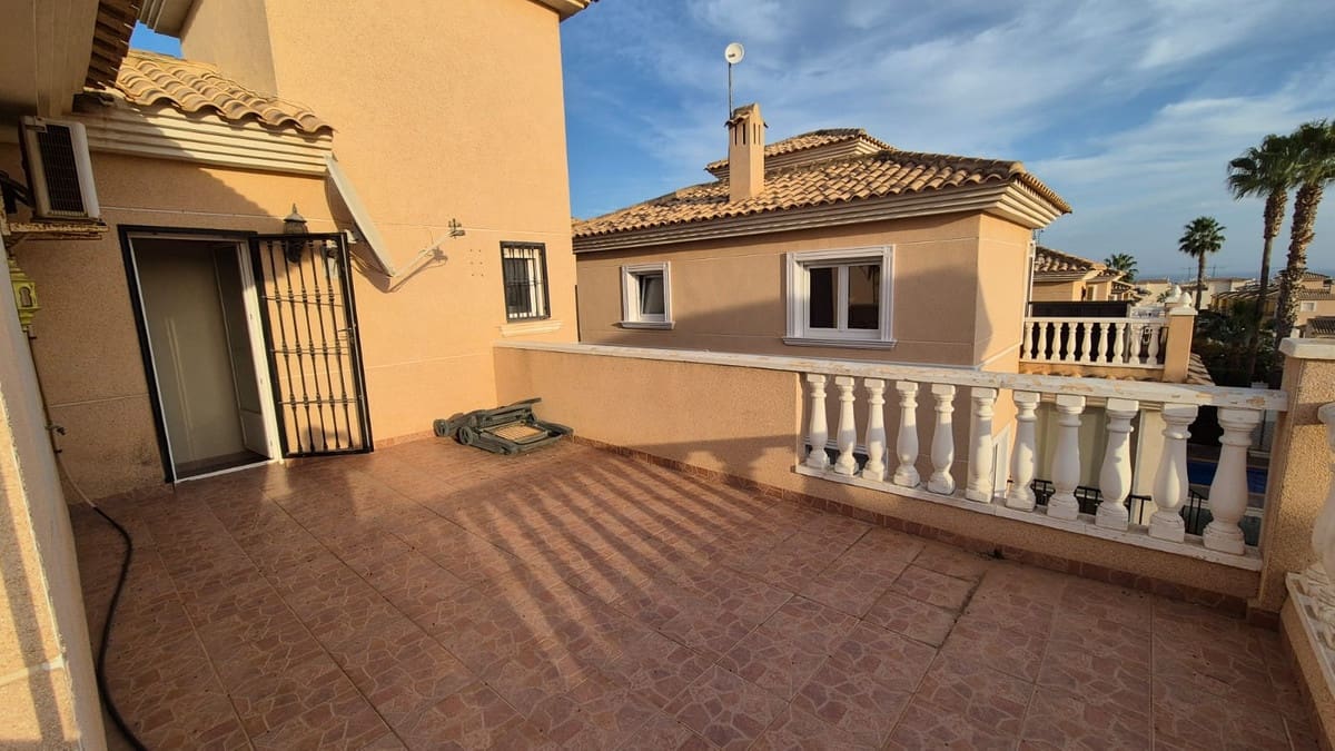 2 bedroom Villa for sale in Orihuela Costa - € 340,000 (Ref: 9413347)