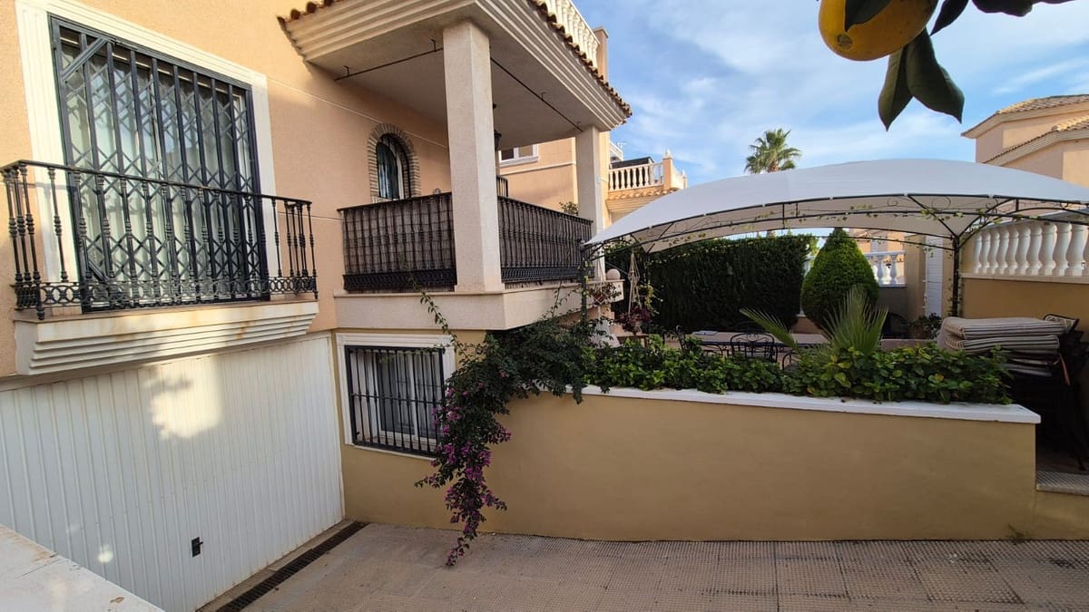 2 soveværelse Villa til salg i Orihuela Costa - € 340.000 (Ref: 9413347)