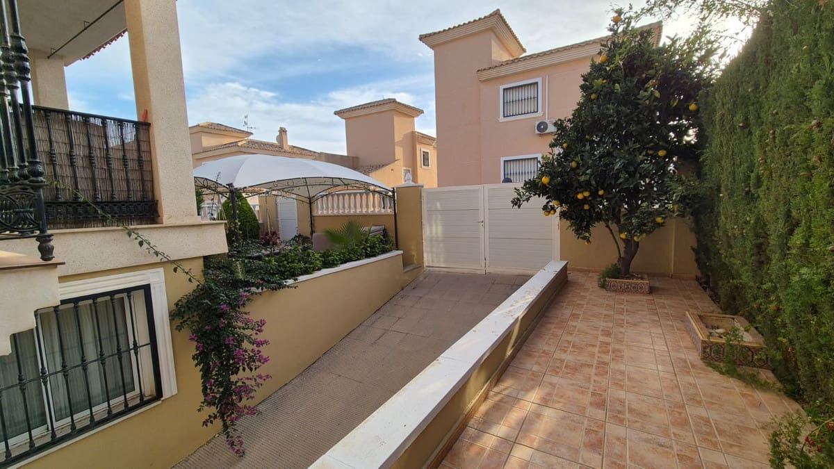 2 soveværelse Villa til salg i Orihuela Costa - € 340.000 (Ref: 9413347)