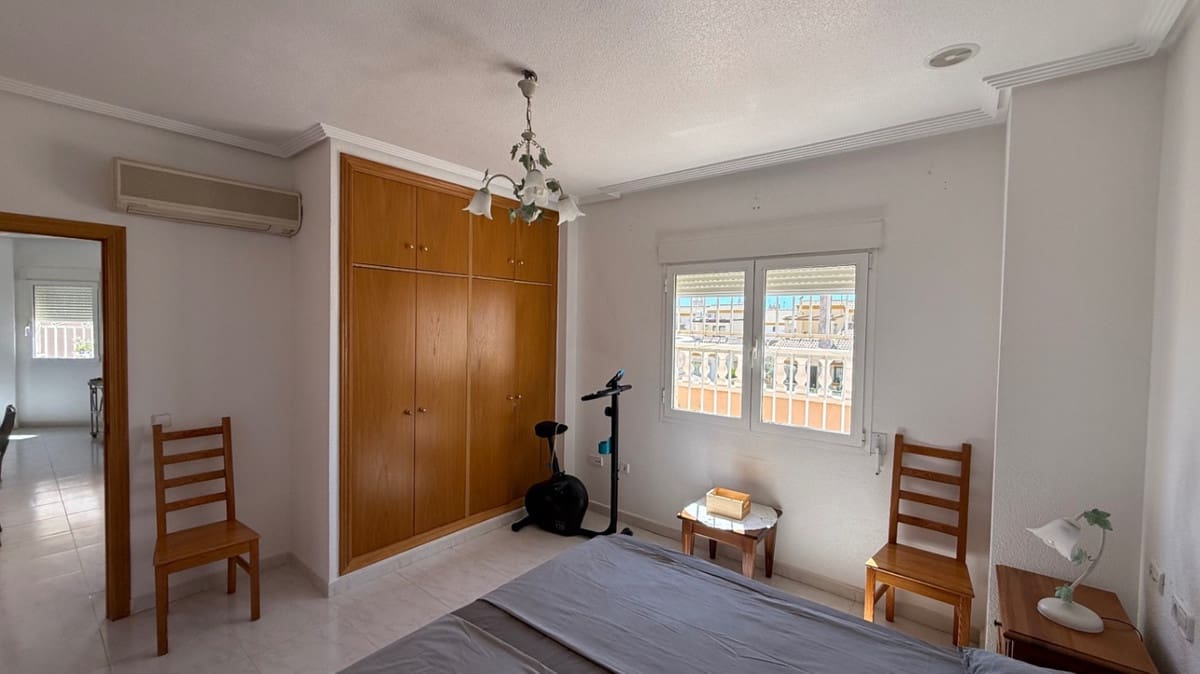 Chalet de 4 habitaciones en Orihuela Costa en venta - 570.000 € (Ref: 9413352)