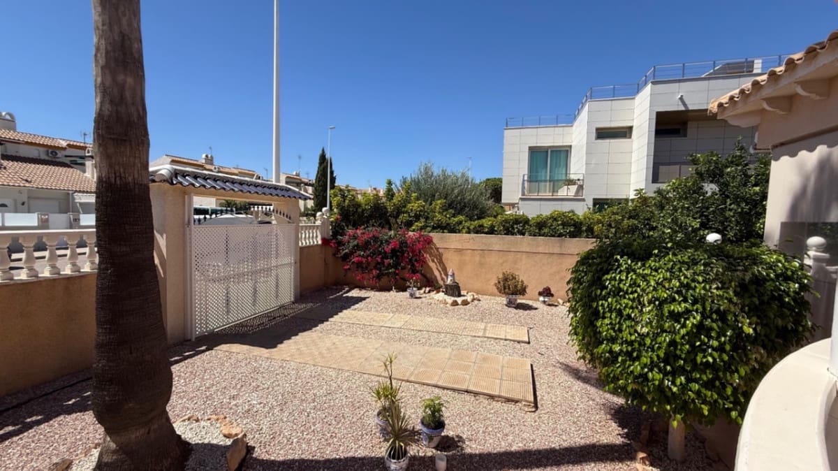 Chalet de 4 habitaciones en Orihuela Costa en venta - 570.000 € (Ref: 9413352)