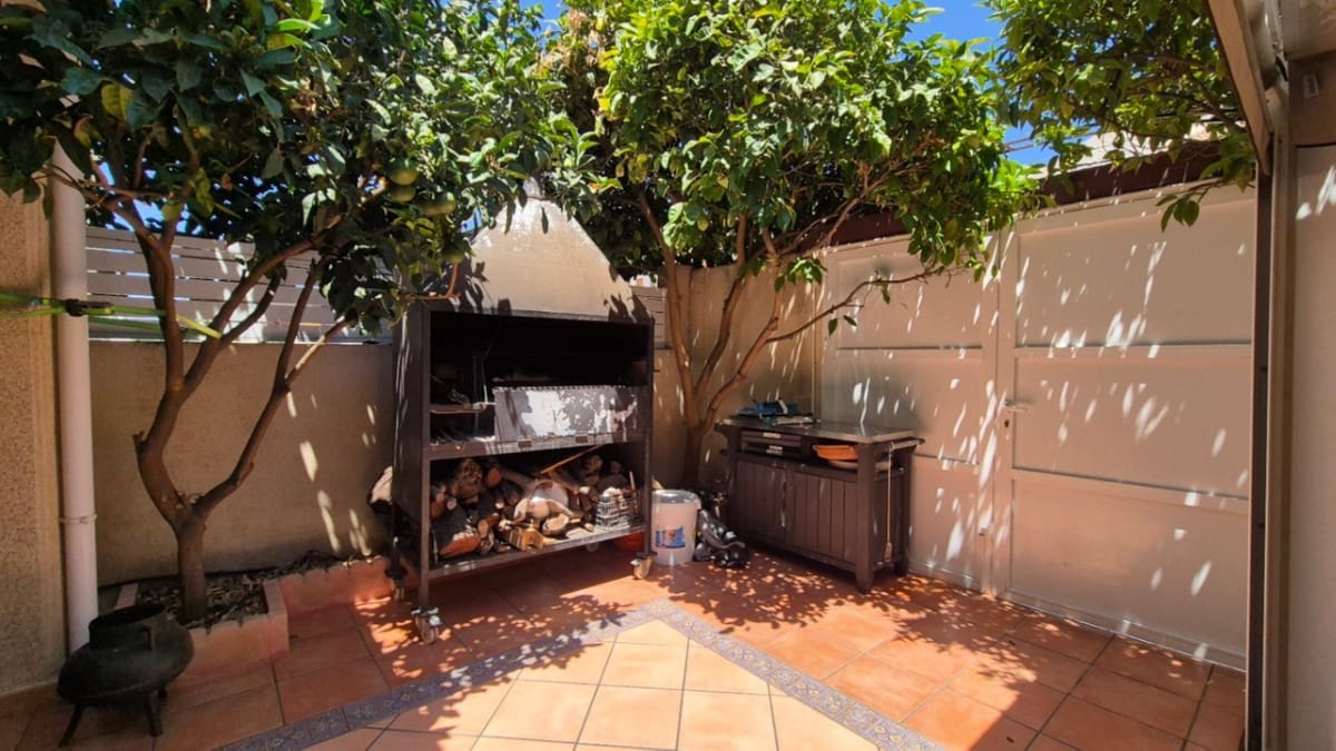 3 bedroom Townhouse for sale in Torrevieja - € 235,000 (Ref: 9413360)