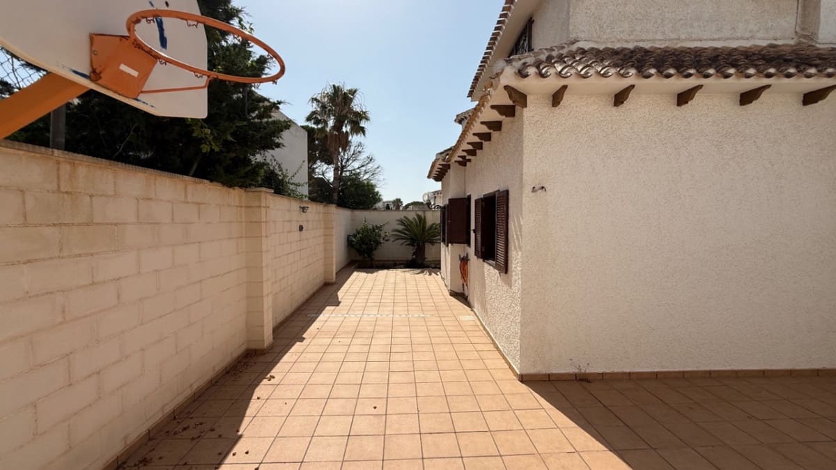 4 bedroom Villa for sale in Orihuela - € 585,000 (Ref: 9413363)
