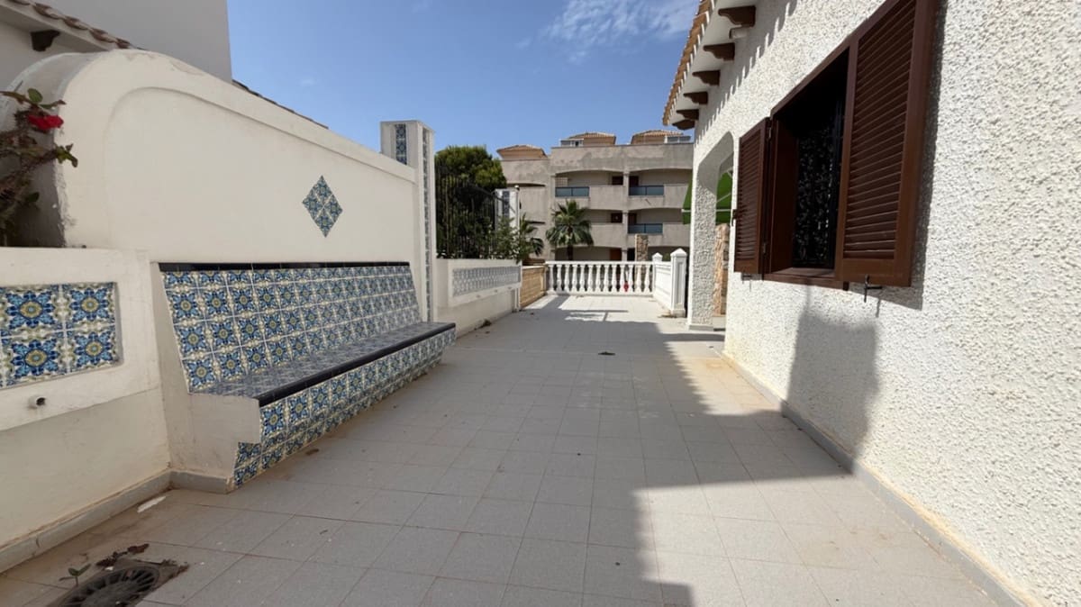 4 bedroom Villa for sale in Orihuela - € 585,000 (Ref: 9413363)