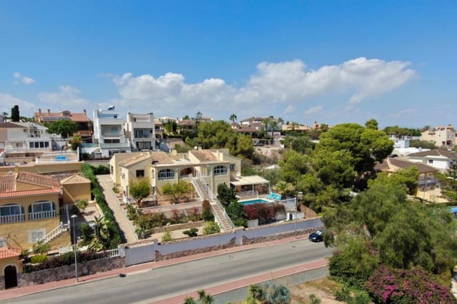 7 soverom Villa til salgs i Las Piscinas Naturales, Torrevieja - € 1 090 000 (Ref: 9413366)