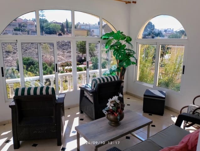 7 bedroom Villa for sale in Las Piscinas Naturales, Torrevieja - € 1,090,000 (Ref: 9413366)