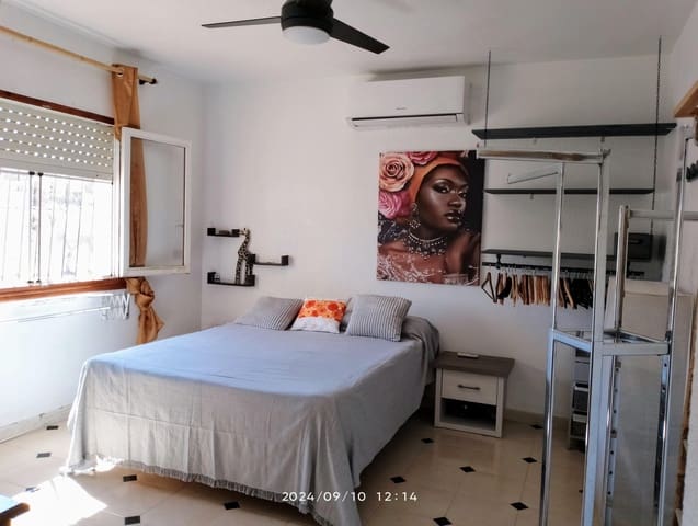 7 bedroom Villa for sale in Las Piscinas Naturales, Torrevieja - € 1,090,000 (Ref: 9413366)