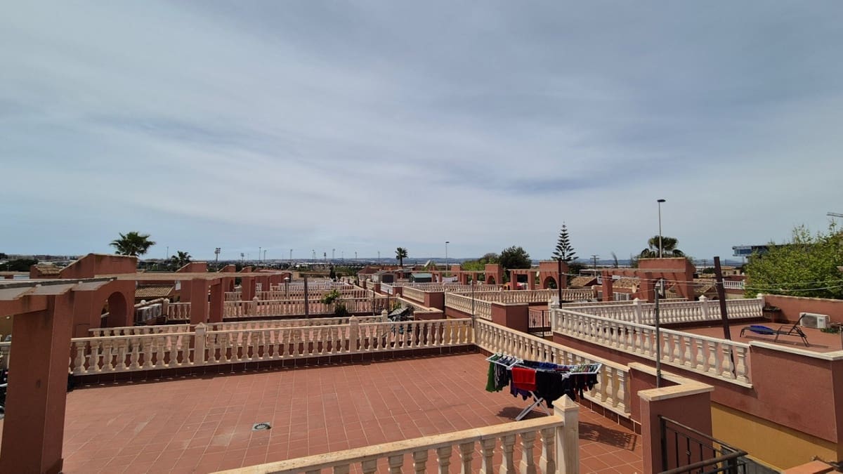 2 makuuhuone Huvila myytävänä paikassa Torrevieja - 322 400 € (Ref: 9413367)