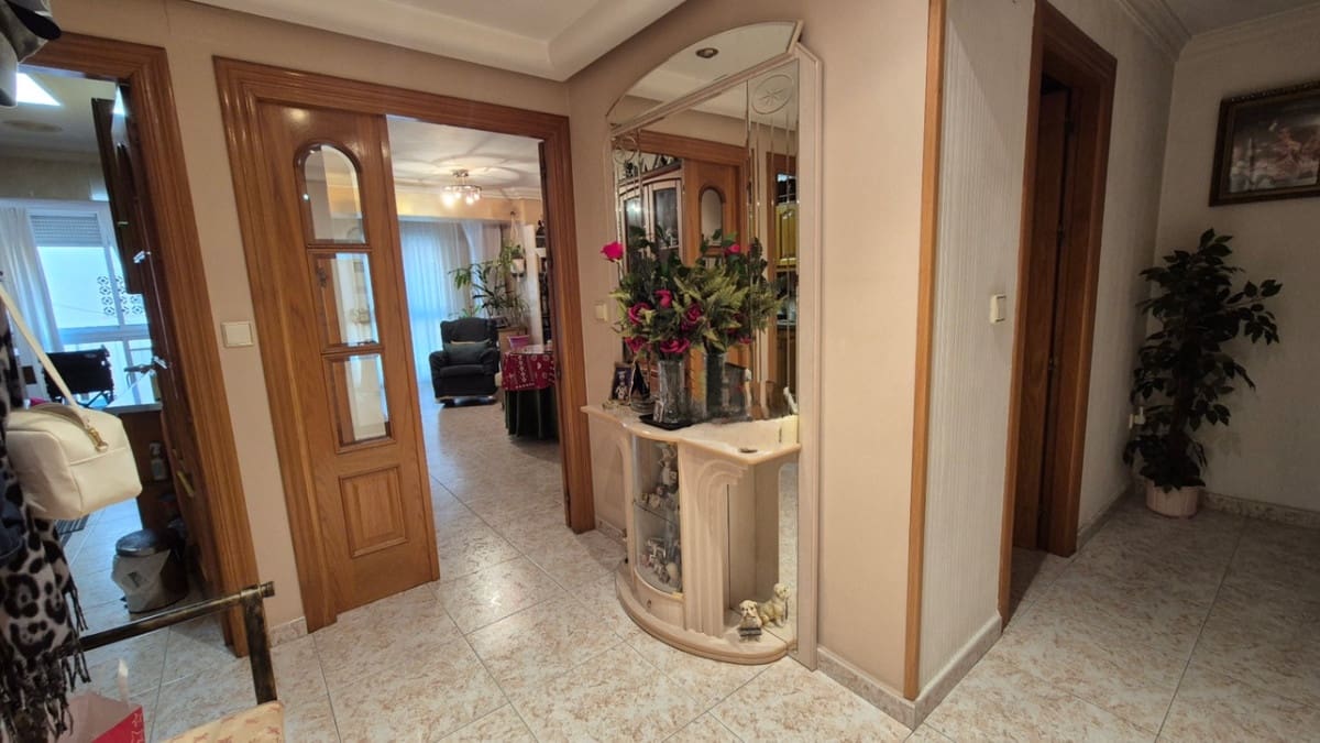 3 bedroom Apartment for sale in Torrevieja - € 250,000 (Ref: 9413372)