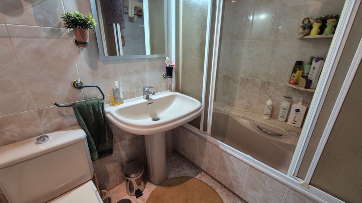 3 bedroom Apartment for sale in Torrevieja - € 250,000 (Ref: 9413372)