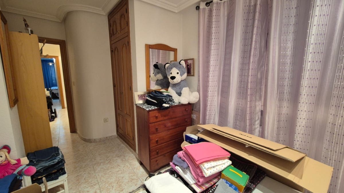 3 bedroom Apartment for sale in Torrevieja - € 250,000 (Ref: 9413372)