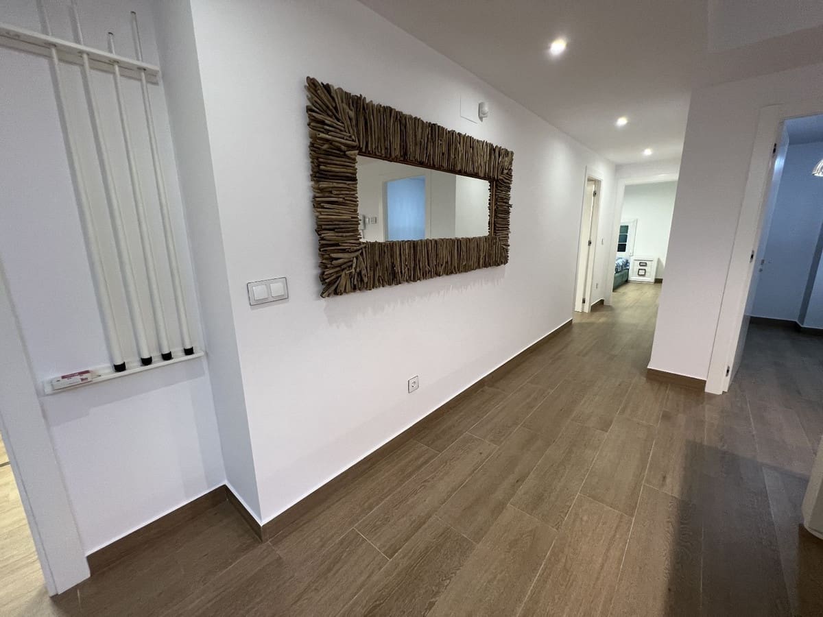 Chalet de 5 habitaciones en San Miguel de Salinas en venta - 849.000 € (Ref: 9413377)