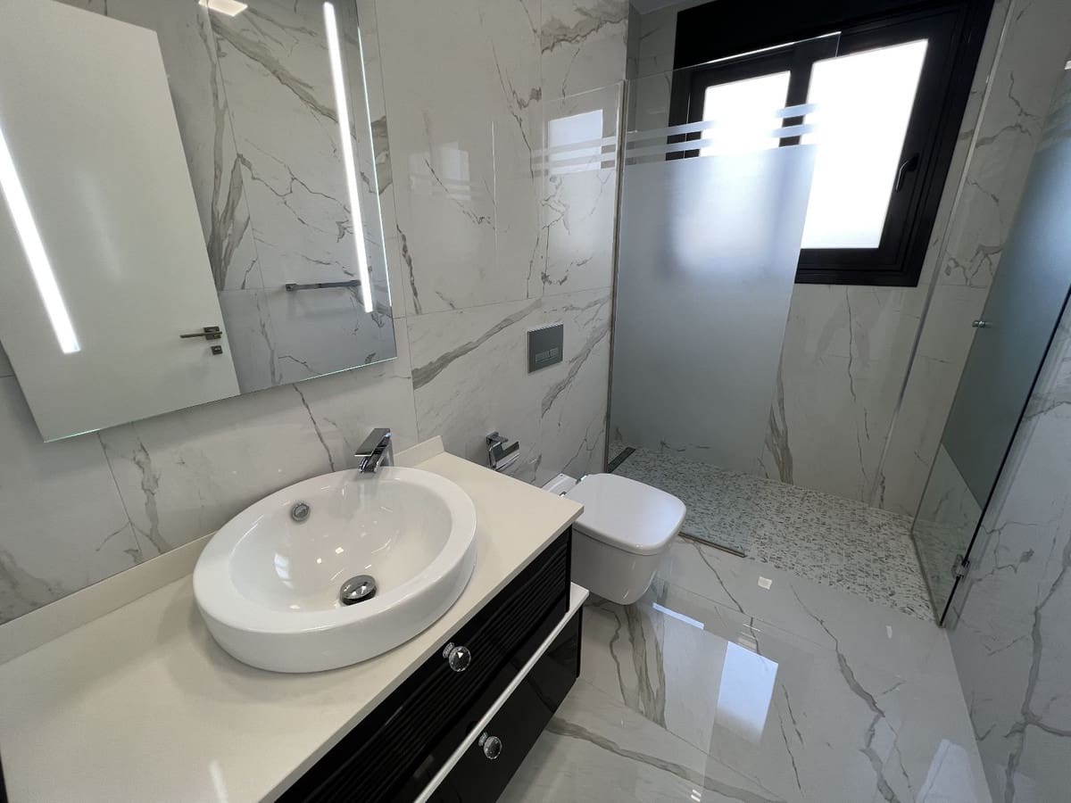 Chalet de 5 habitaciones en San Miguel de Salinas en venta - 849.000 € (Ref: 9413377)