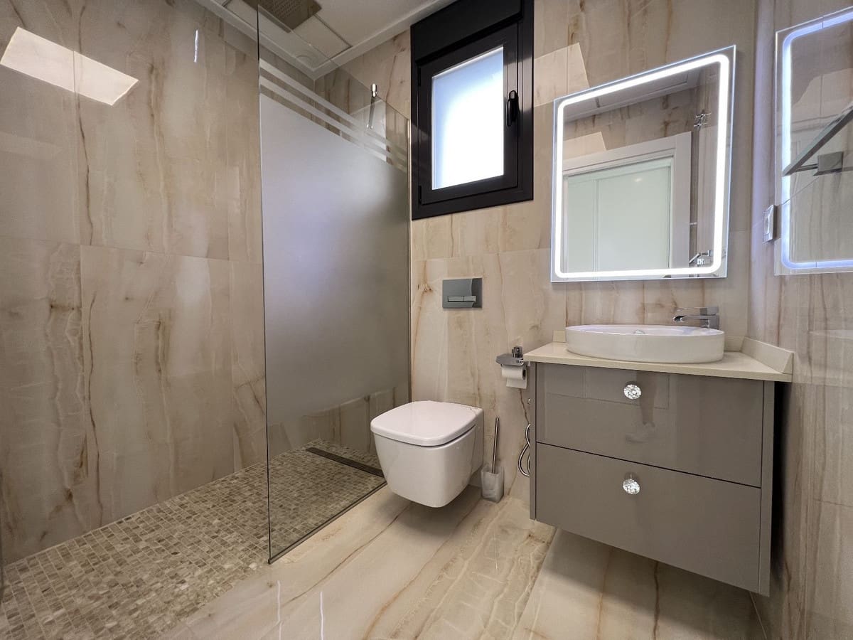 Chalet de 5 habitaciones en San Miguel de Salinas en venta - 849.000 € (Ref: 9413377)