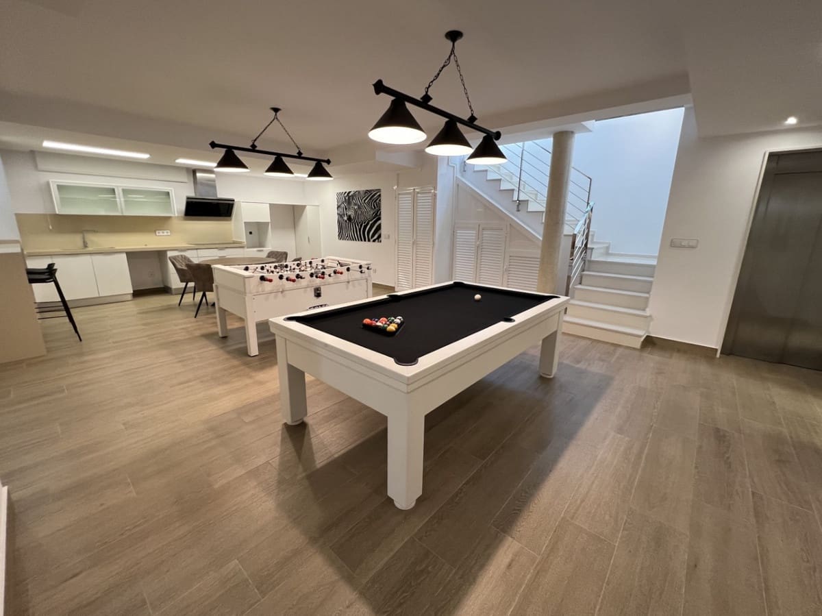 5 bedroom Villa for sale in San Miguel de Salinas - € 849,000 (Ref: 9413377)