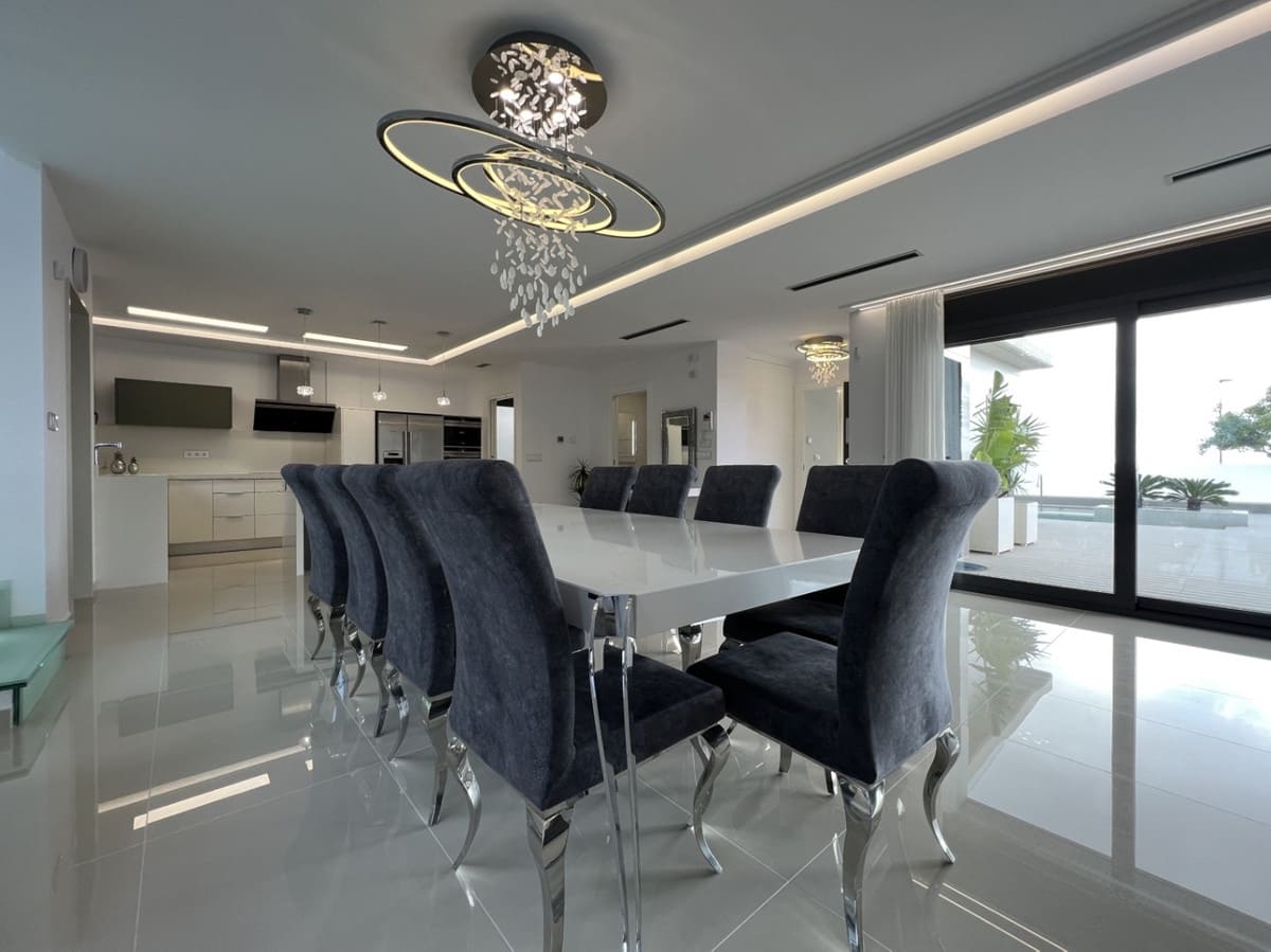 5 bedroom Villa for sale in San Miguel de Salinas - € 849,000 (Ref: 9413377)