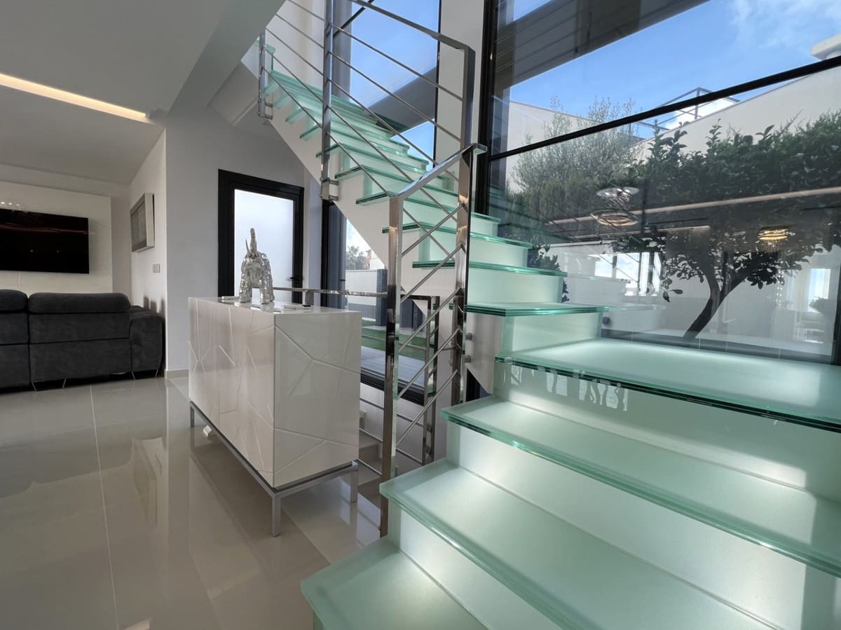 5 bedroom Villa for sale in San Miguel de Salinas - € 849,000 (Ref: 9413377)