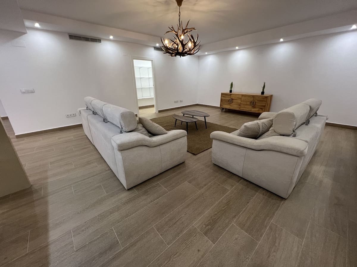 5 bedroom Villa for sale in San Miguel de Salinas - € 849,000 (Ref: 9413377)