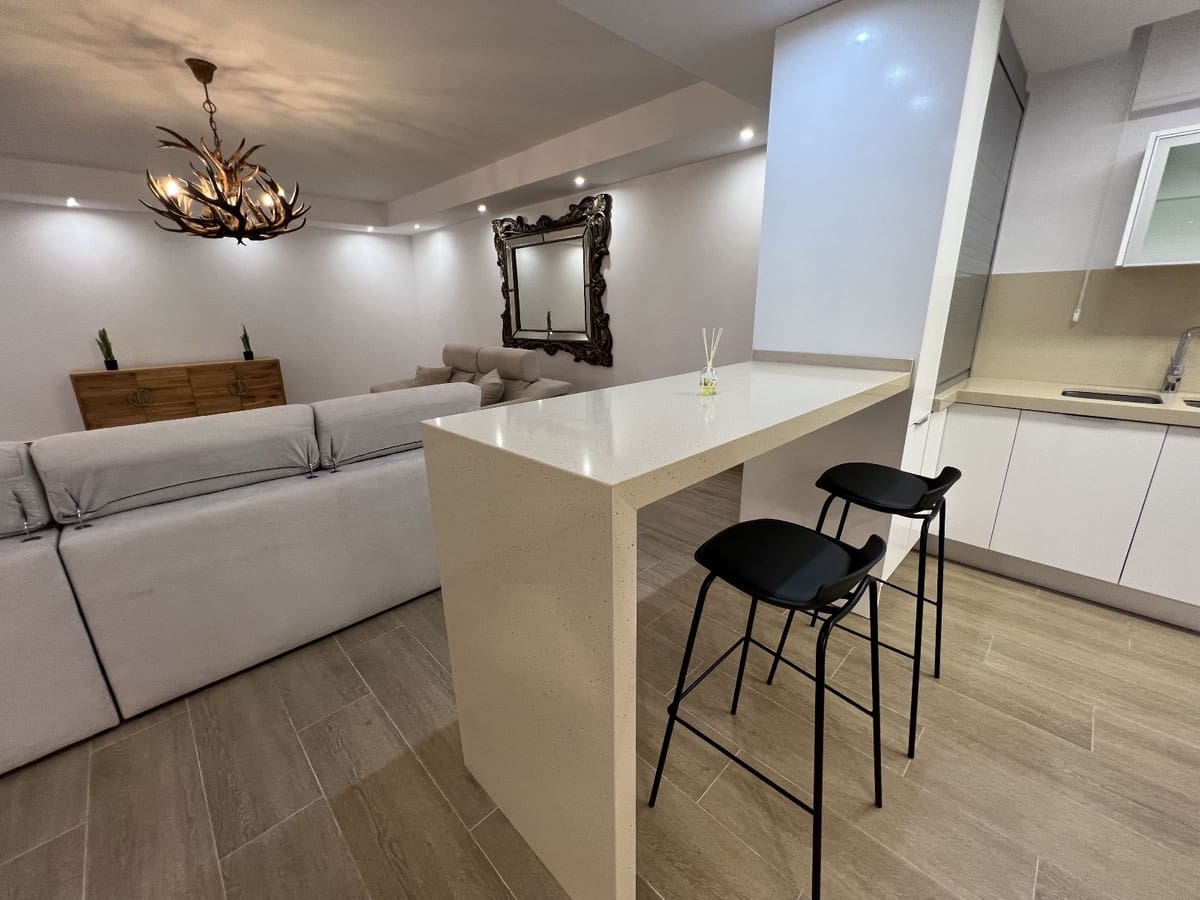 5 bedroom Villa for sale in San Miguel de Salinas - € 849,000 (Ref: 9413377)