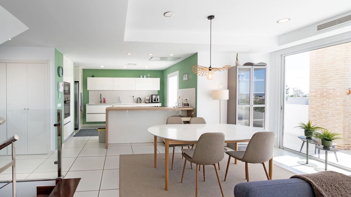 4 makuuhuone Huvila myytävänä paikassa Torremuelle - 1 150 000 € (Ref: 9413383)