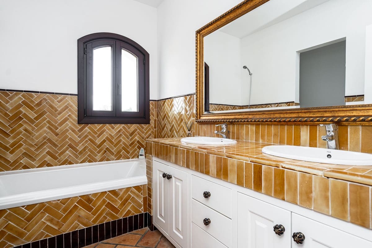 6 makuuhuone Huvila myytävänä paikassa Guadalmina - 3 890 000 € (Ref: 9413384)