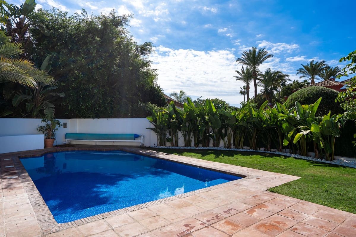 6 makuuhuone Huvila myytävänä paikassa Guadalmina - 3 890 000 € (Ref: 9413384)