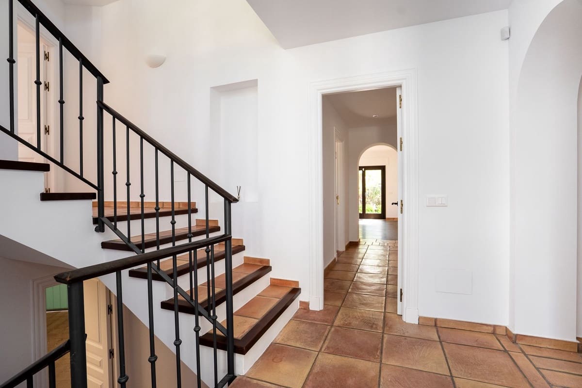 6 bedroom Villa for sale in Guadalmina with pool - € 3,890,000 (Ref: 9413384)