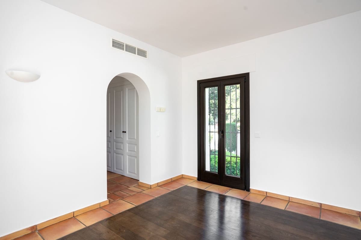 6 bedroom Villa for sale in Guadalmina with pool - € 3,890,000 (Ref: 9413384)