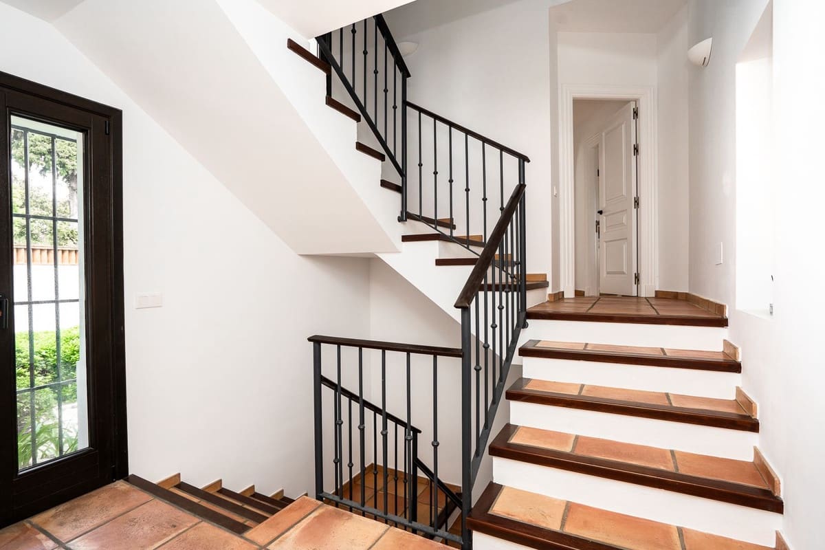 6 bedroom Villa for sale in Guadalmina with pool - € 3,890,000 (Ref: 9413384)