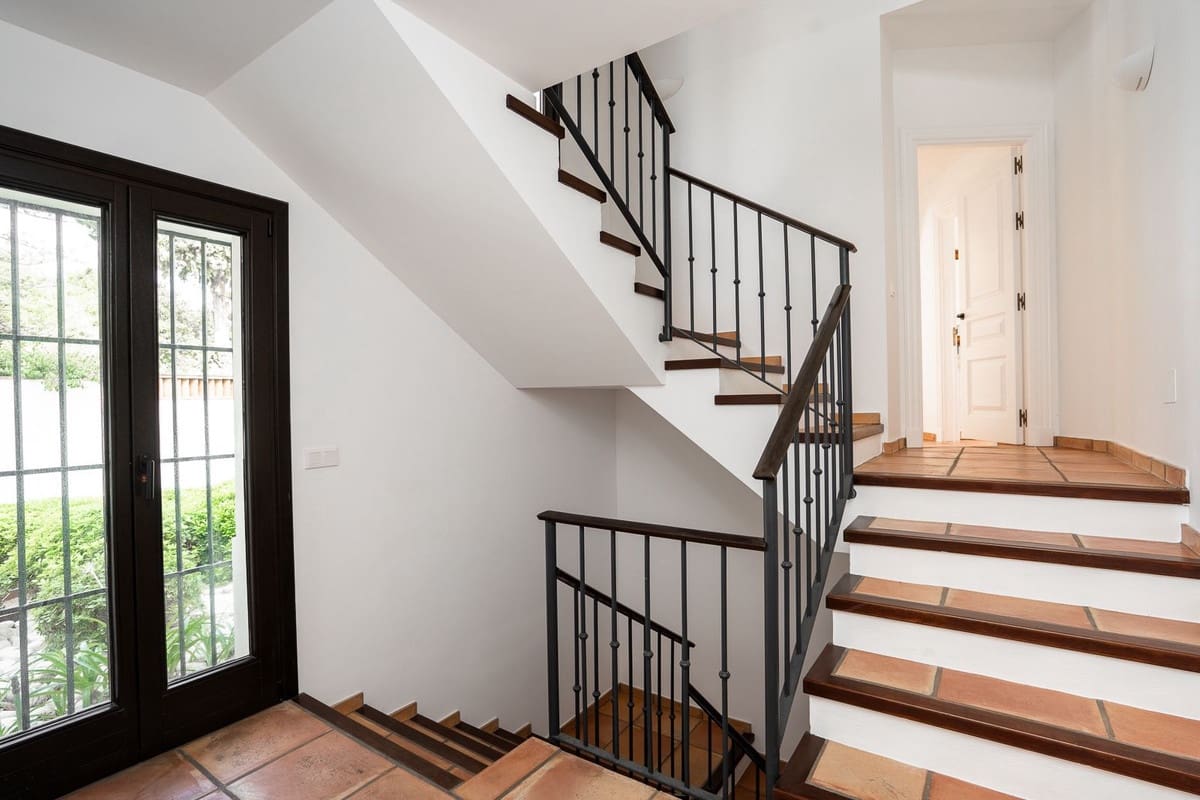 6 bedroom Villa for sale in Guadalmina with pool - € 3,890,000 (Ref: 9413384)