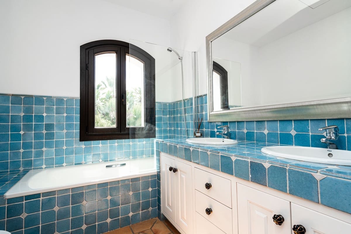 6 bedroom Villa for sale in Guadalmina with pool - € 3,890,000 (Ref: 9413384)