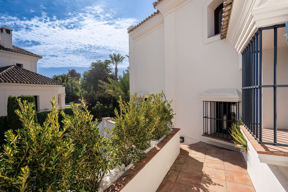 6 bedroom Villa for sale in Guadalmina with pool - € 3,890,000 (Ref: 9413384)
