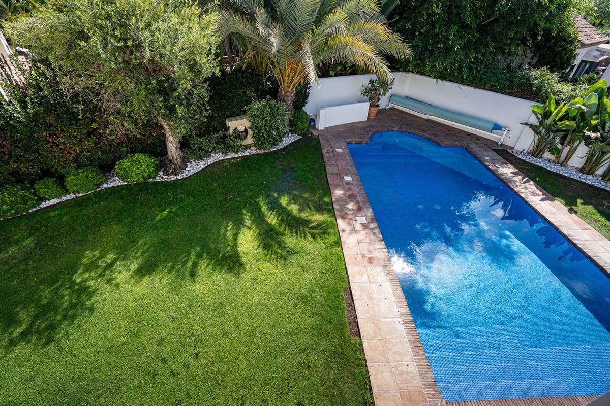 6 bedroom Villa for sale in Guadalmina with pool - € 3,890,000 (Ref: 9413384)