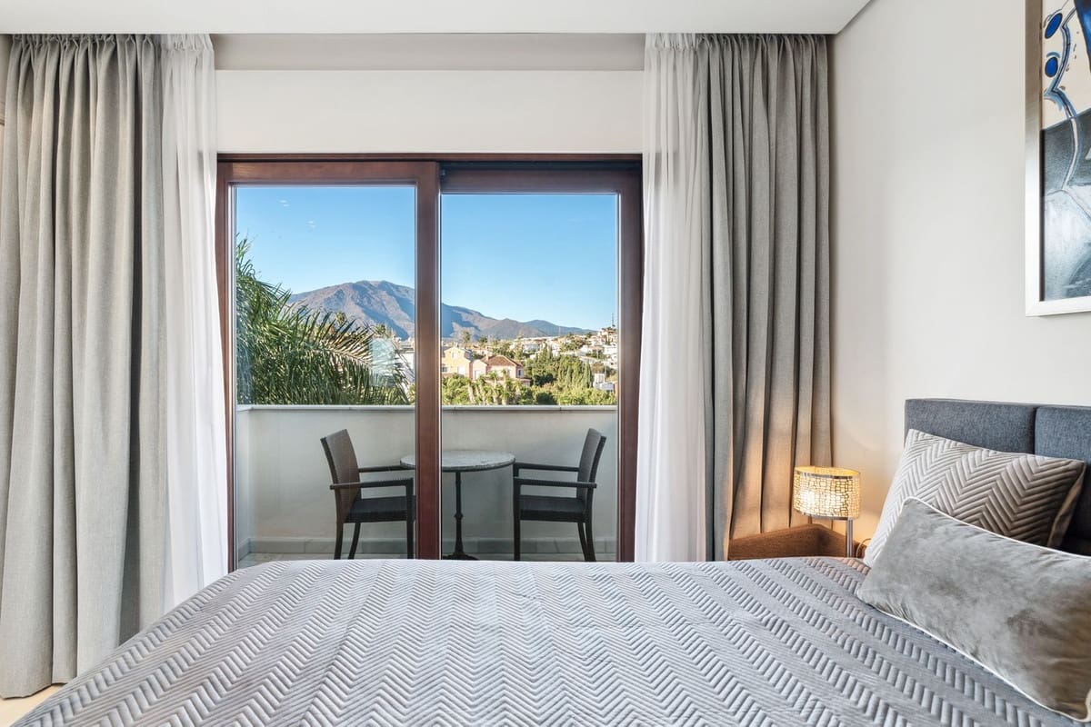 3 sovrum Takvåning till salu i Estepona med pool - 3 400 000 € (Ref: 9413388)