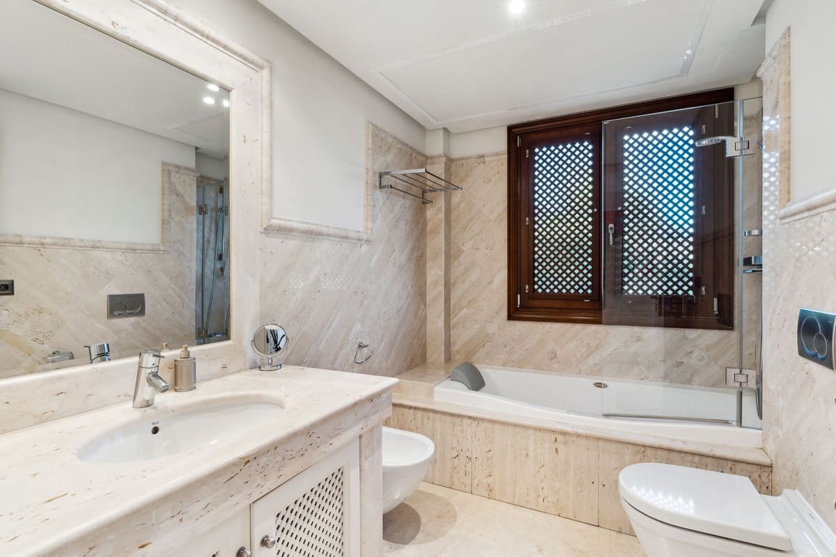 3 sovrum Takvåning till salu i Estepona med pool - 3 400 000 € (Ref: 9413388)