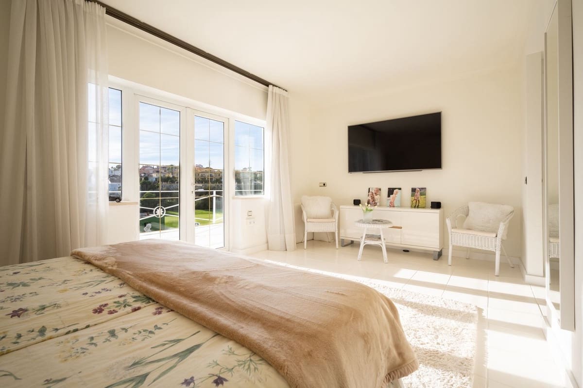 Chalet de 5 habitaciones en Riviera del Sol en venta - 1.700.000 € (Ref: 9413392)