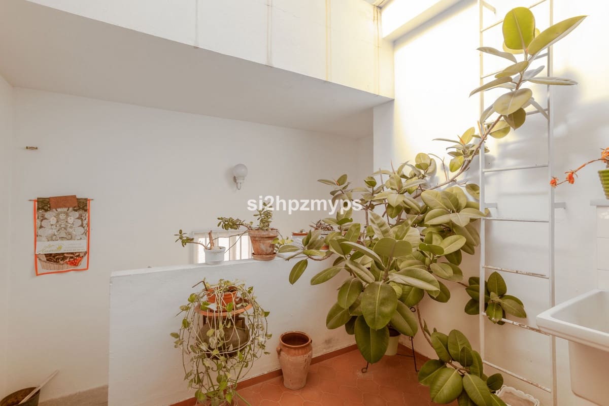 6 sypialnia Willa na sprzedaż w Nerja - 690 000 € (Ref: 9413396)