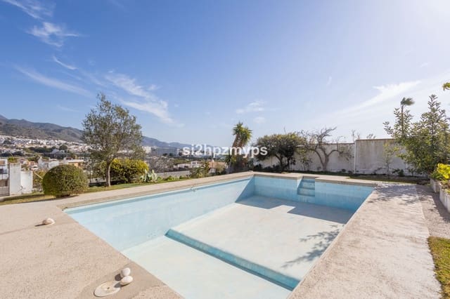 Chalet de 6 habitaciones en Capistrano, Nerja en venta con piscina - 690.000 € (Ref: 9413396)