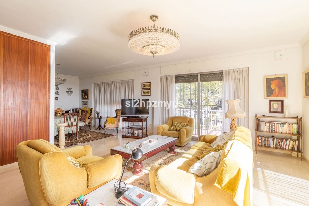 6 Zimmer Villa zu verkaufen in Nerja - 690.000 € (Ref: 9413396)