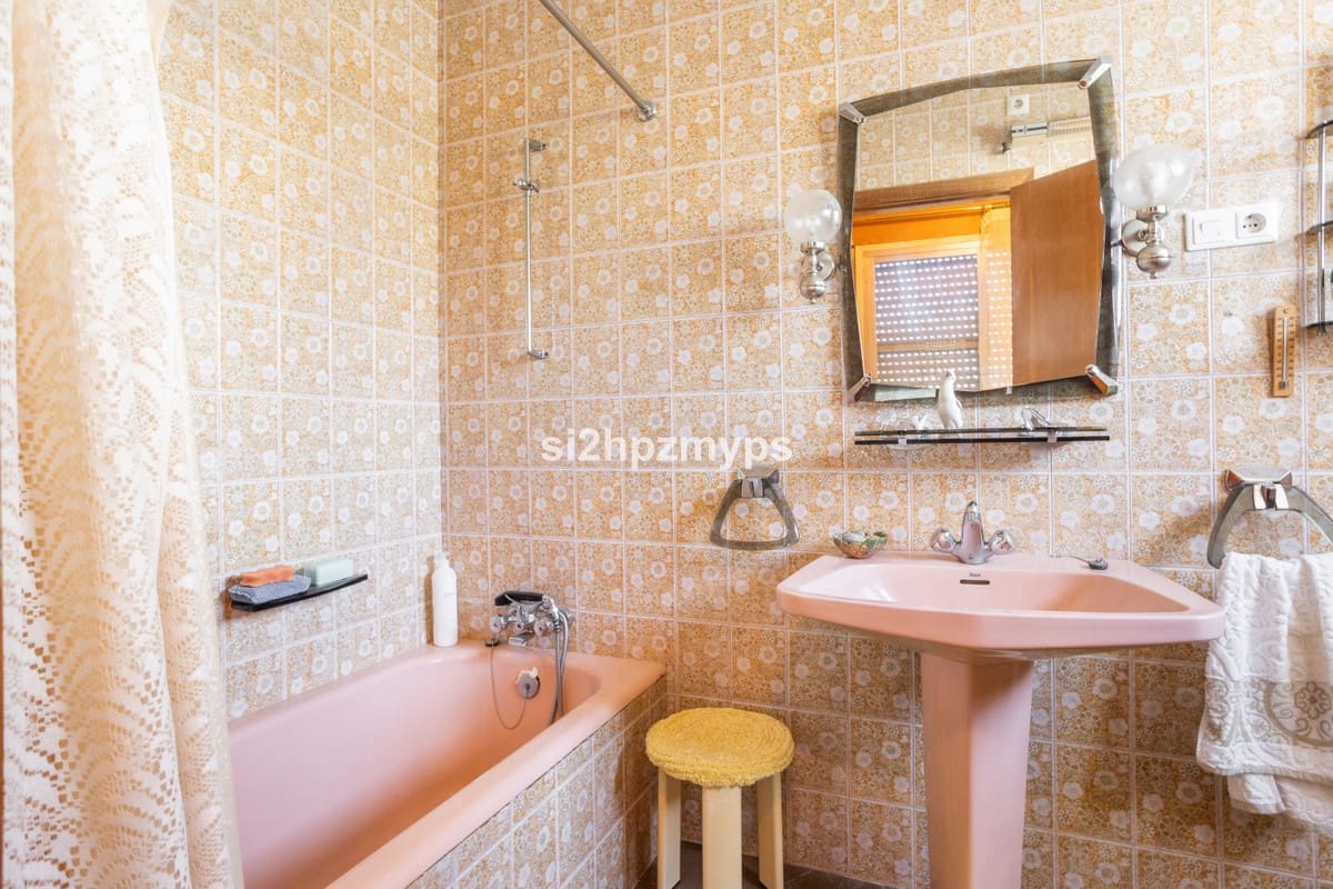 6 Zimmer Villa zu verkaufen in Nerja - 690.000 € (Ref: 9413396)