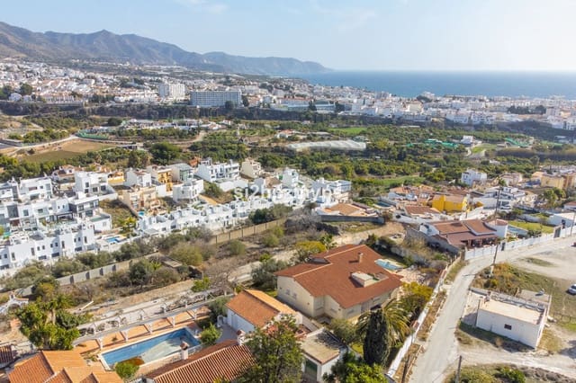 Chalet de 6 habitaciones en Capistrano, Nerja en venta con piscina - 690.000 € (Ref: 9413396)