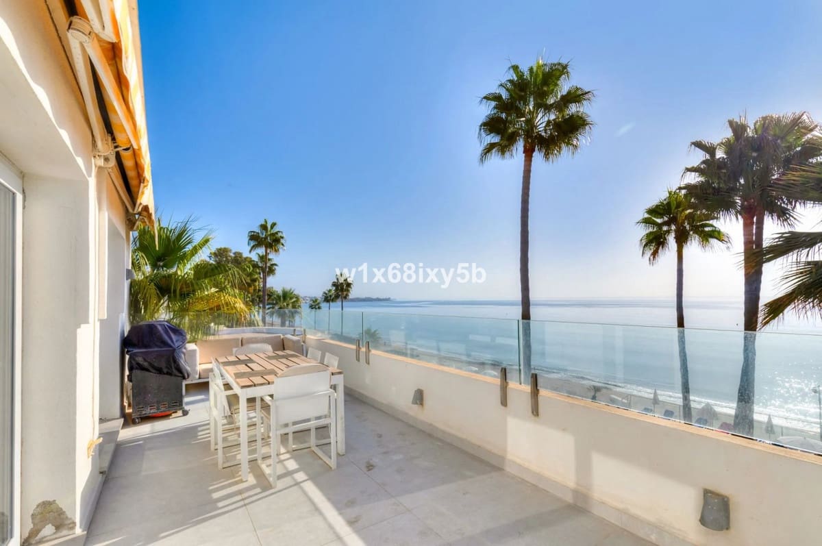 Ático de 3 habitaciones en Estepona en venta - 1.995.000 € (Ref: 9413400)