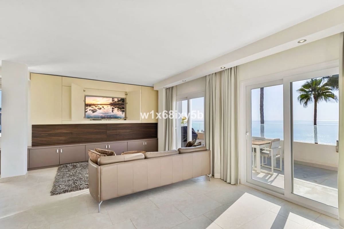 Ático de 3 habitaciones en Estepona en venta - 1.995.000 € (Ref: 9413400)