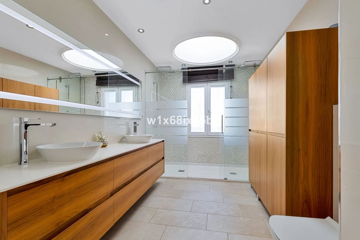 Ático de 3 habitaciones en Estepona en venta - 1.995.000 € (Ref: 9413400)