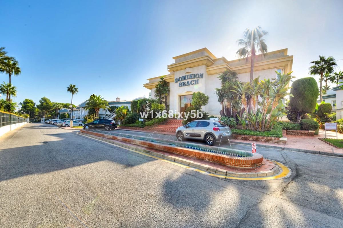 Ático de 3 habitaciones en Estepona en venta - 1.995.000 € (Ref: 9413400)