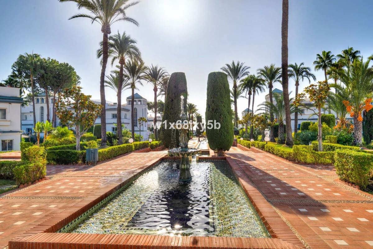 Ático de 3 habitaciones en Estepona en venta - 1.995.000 € (Ref: 9413400)